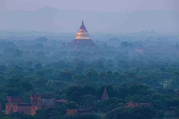 缅甸巴甘 早上有许多塔的土地 — 图库照片
