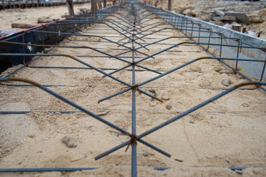 İnşaat alanında inşaat için çelik ızgarasını kapat