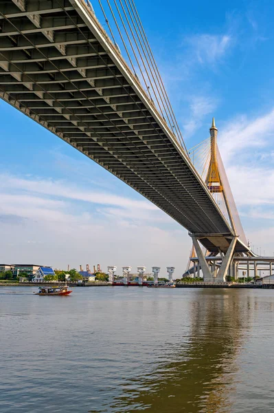 Ponte Bhumibol Con Riflesso Dell Acqua Della Thailandia — Foto Stock