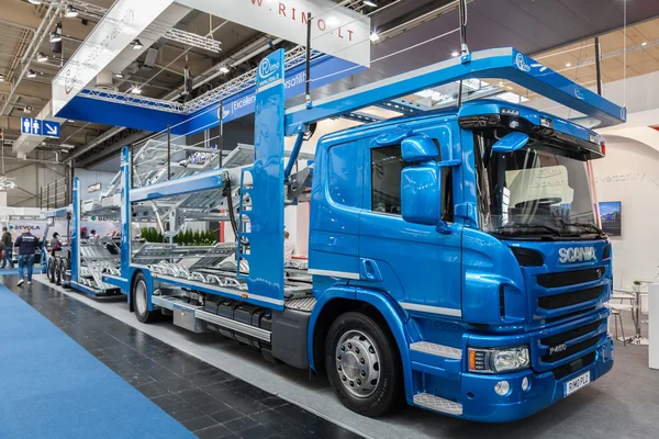 Scania biltransporter — Stockfoto