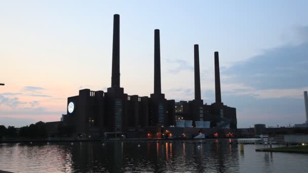 Volkswagen Factory en Wolfsburg, Alemania — Vídeo de stock