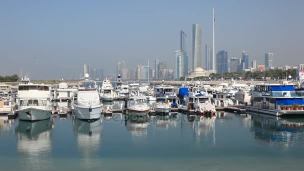 Abu Dhabi Marina, Verenigde Arabische Emiraten — Stockvideo