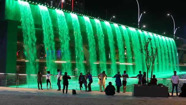 在迪拜，阿拉伯联合酋长国的瀑布 — 图库视频影像