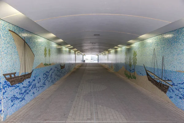 Túnel de cornisa en Abu Dhabi, Emiratos Árabes Unidos —  Fotos de Stock