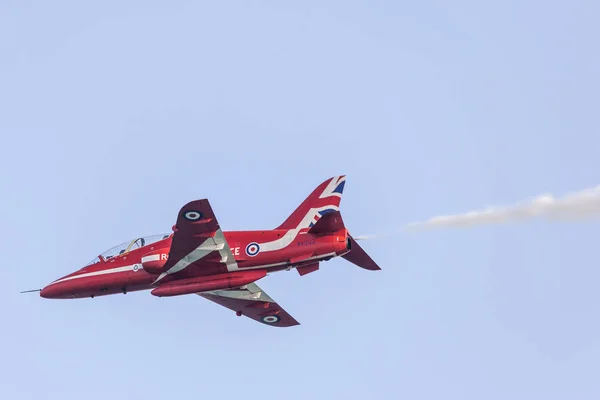 Red Arrows Aeronaves sobre Abu Dhabi — Fotografia de Stock