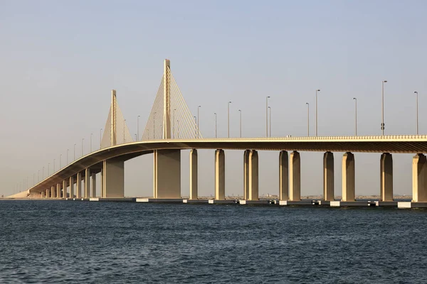 Hodariyat brug in Abu Dhabi, Verenigde Arabische Emiraten — Stockfoto