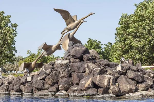 Schwäne Skulptur in abu dhabi — Stockfoto