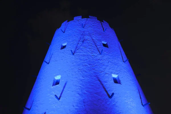 Torre azul em Abu Dhabi, Emirados Árabes Unidos — Fotografia de Stock