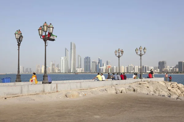 Корниш в Абу-Даби, ОАЭ — стоковое фото