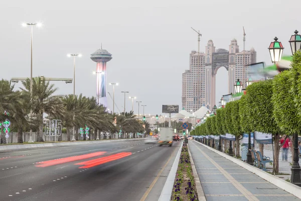 Corniche road w abu dhabi — Zdjęcie stockowe