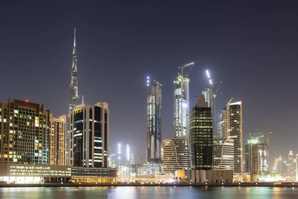 Dubai business bay's nachts — Stockfoto