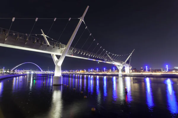 ドバイの水の運河の橋 — ストック写真