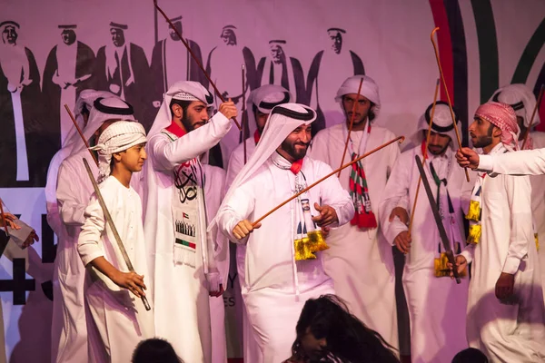 Bailarines árabes en Ras al Khaimah, Emiratos Árabes Unidos — Foto de Stock