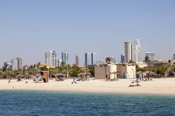 Пляж Аль Мамзар в Дубае — стоковое фото
