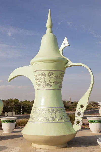 Koffiepot standbeeld in Al Ain, Verenigde Arabische Emiraten — Stockfoto
