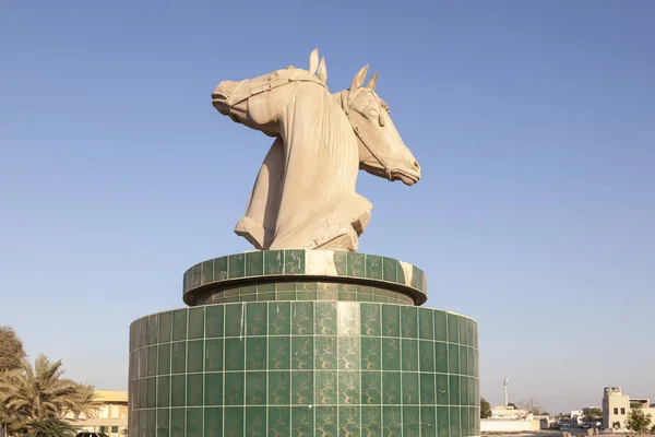 Hästar staty i Umm Al Quwain — Stockfoto