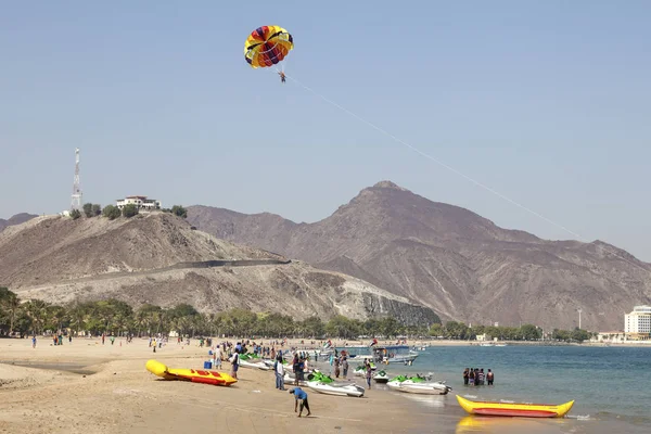 Parasailing in Khorfakkan, UAE — Stock Photo, Image