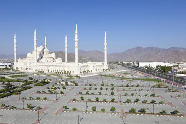 Grande Mesquita em Fujairah, Emirados Árabes Unidos — Fotografia de Stock