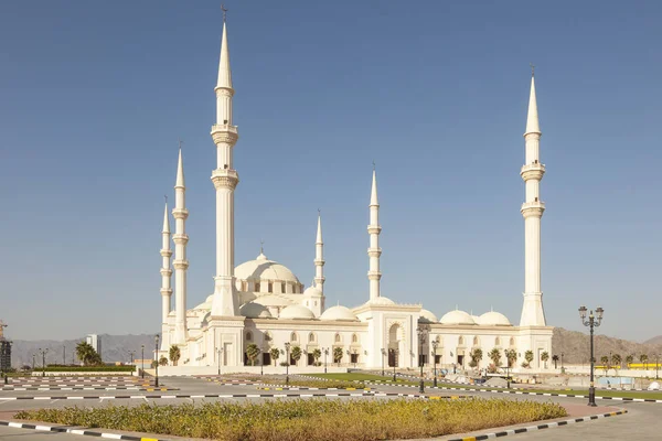 Grande Mosquée à Fujairah, EAU — Photo