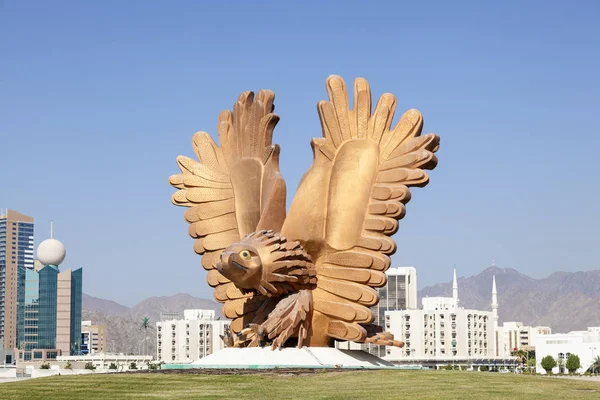 Monumento a falcão em Fujairah, Emirados Árabes Unidos — Fotografia de Stock