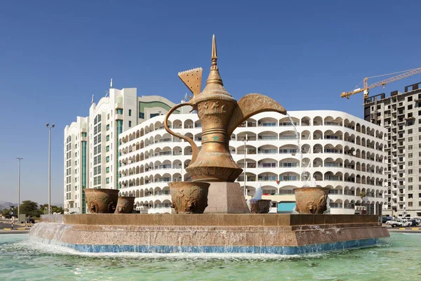 Arabisk coffeepot monument i Fujairah - Stock-foto