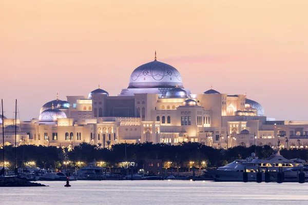 Palacio Presidencial en Abu Dhabi — Foto de Stock