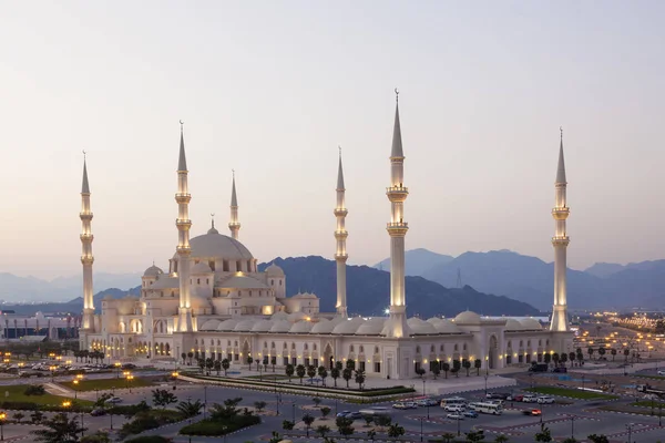 Grande Mesquita em Fujairah, Emirados Árabes Unidos — Fotografia de Stock