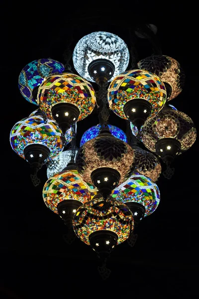 Färgstark orientalisk lampa — Stockfoto