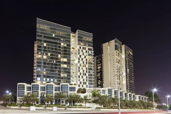 Edificio residencial en Abu Dhabi — Foto de Stock