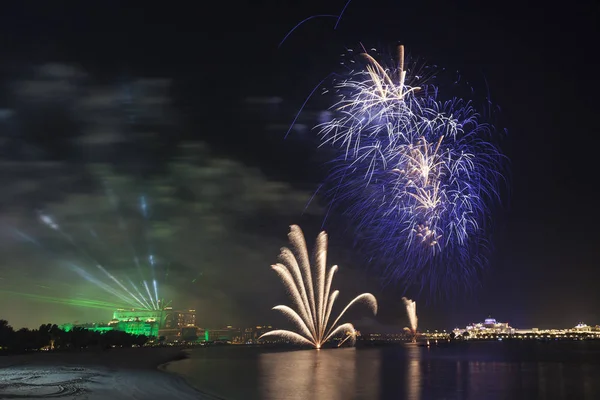 Nationaldagen fyrverkerier i Abu Dhabi, Förenade Arabemiraten — Stockfoto