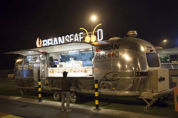 Food Truck in Dubai — Stock Photo, Image