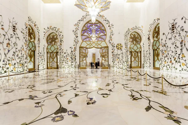 Grote Moskee in Abu Dhabi, Verenigde Arabische Emiraten — Stockfoto
