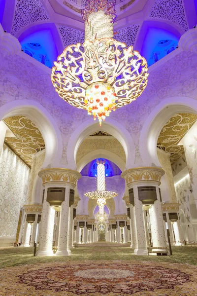 Grande Moschea ad Abu Dhabi, Emirati Arabi Uniti — Foto Stock