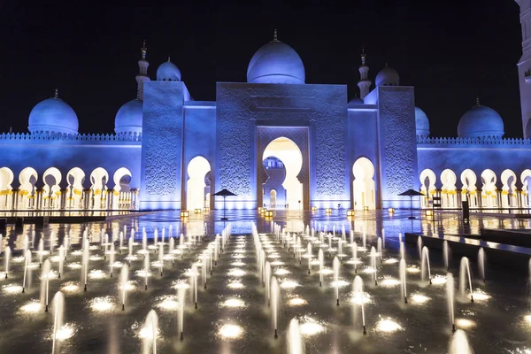 Gran Mezquita en Abu Dhabi, Emiratos Árabes Unidos —  Fotos de Stock