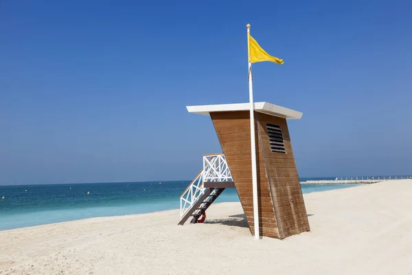 Station de sauvetage sur la plage de Dubaï — Photo