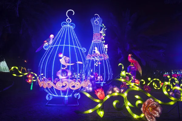 Dubai Garden Glow — Stock Photo, Image
