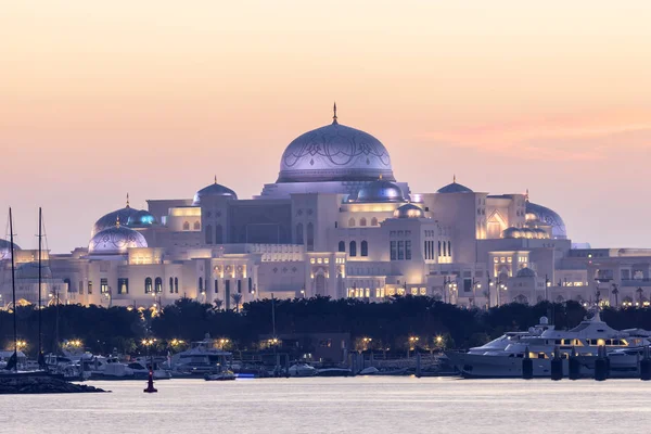 Presidentiële paleis in abu dhabi — Stockfoto