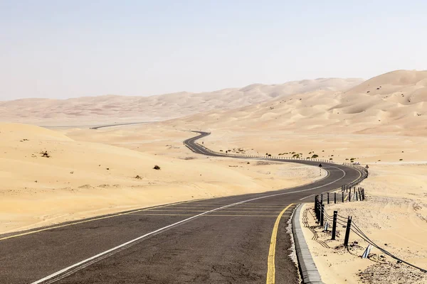 Estrada pelo deserto — Fotografia de Stock