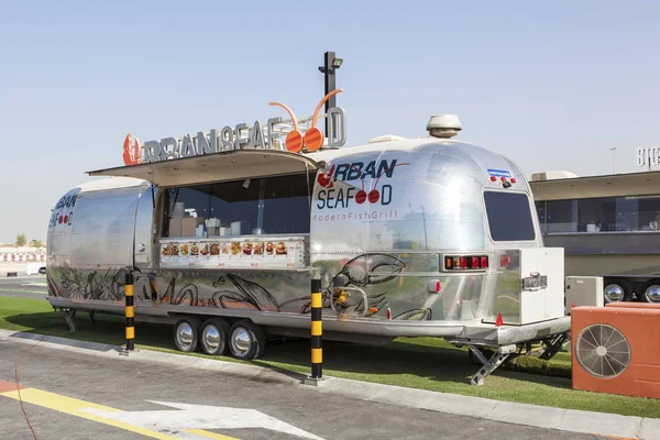 Caminhão de frutos do mar urbanos em Dubai, Emirados Árabes Unidos — Fotografia de Stock