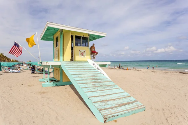Hollywood Beach lifeguard tower, Florida — Stock Photo, Image