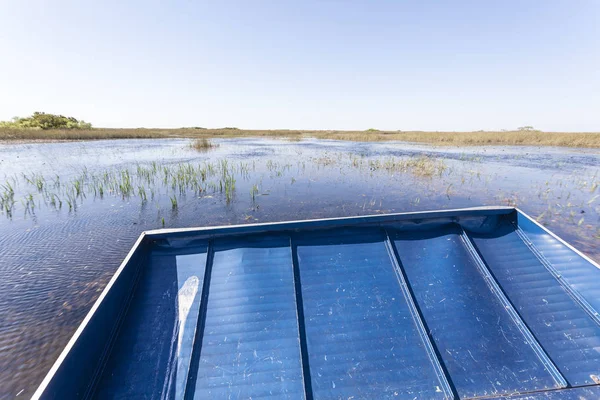 Airboat tour in the Everglades, Florida — Stock Photo, Image