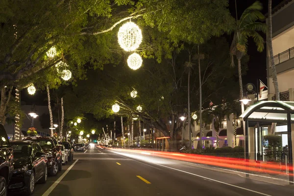 Street in the city of Naples at night. Florida, USA — Stock Photo, Image