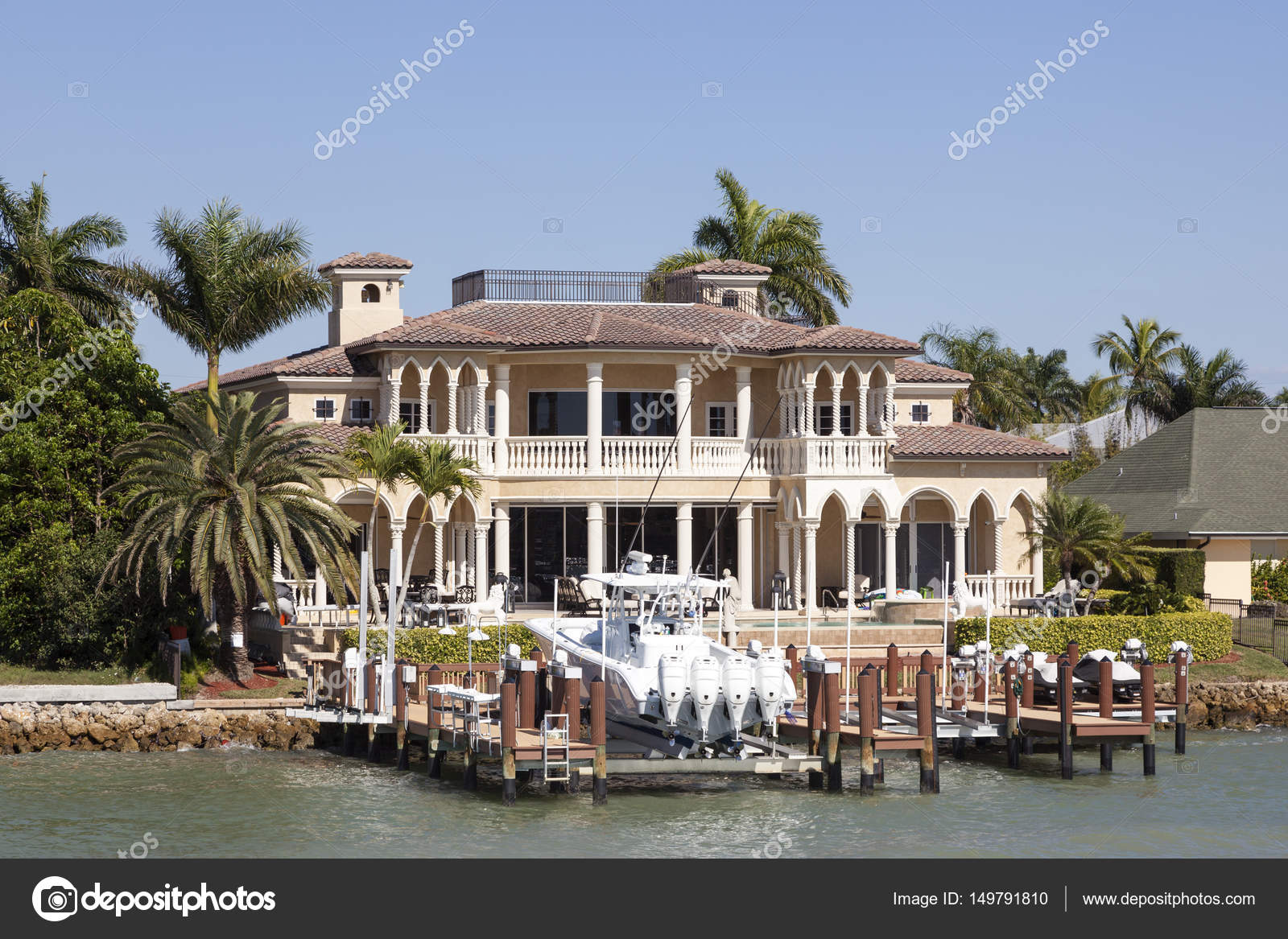 Luxury villa in Naples, Florida Stock Editorial Photo © philipus 149791810