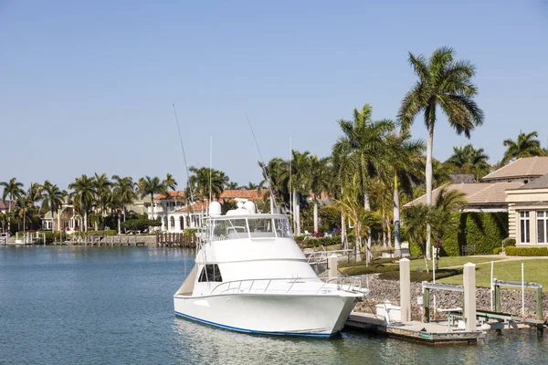 Bateau à moteur à Naples, Floride — Photo