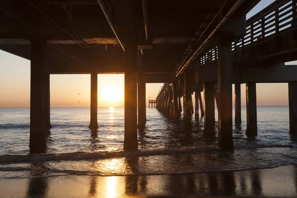 Dania pier beach o wschodzie słońca. Hollywood, Floryda — Zdjęcie stockowe