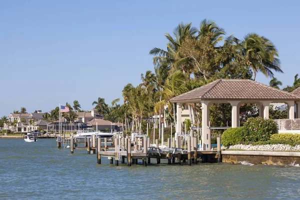 Häuser am Wasser in Florida — Stockfoto