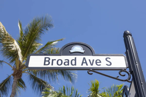 Broad Avenue South in Naples, Florida — Stock Photo, Image