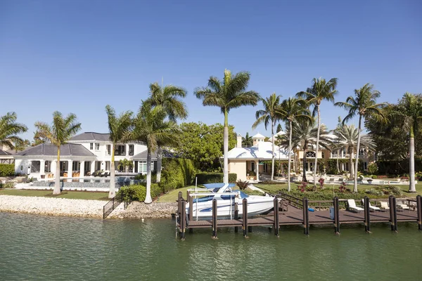 Luxury villa in Naples, Florida — Stock Photo, Image