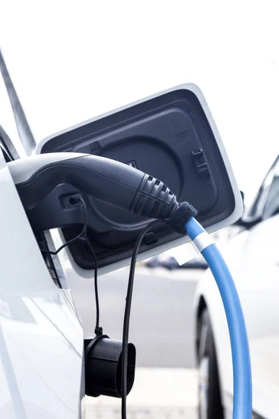 Charging electric vehicle — Stock Photo, Image