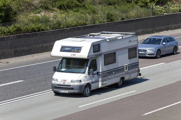 Camper van on the highway — Stock Photo, Image